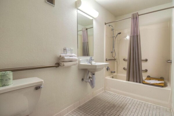 Foto van 1 kingsize bed | Rookvrij - Vakantiehuis in Las Vegas NV - BathRoom