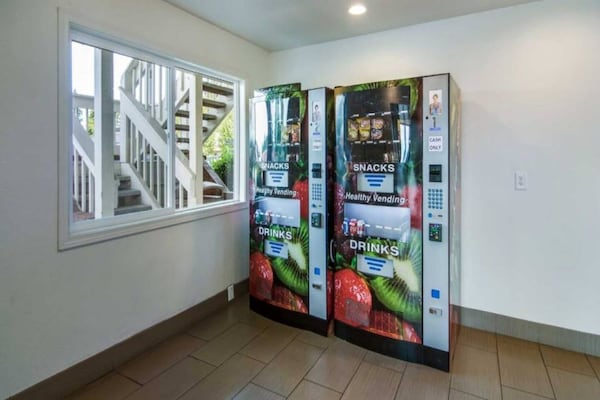 Foto van 1 tweepersoonsbed (queensize) | Roken toegestaan - Vakantiehuis in Vancouver WA - FloorPlan
