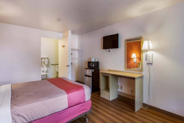 Foto van 1 tweepersoonsbed (queensize) | Roken toegestaan - Vakantiehuis in Vancouver WA - BedRoom