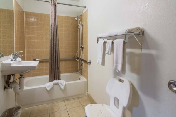 Foto van 1 tweepersoonsbed (queensize) | Rookvrij - Vakantiehuis in Vancouver WA - BathRoom