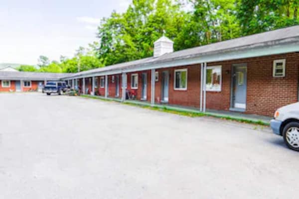 Foto van Gezellig appartement met 1 slaapkamer | Beaver WV - Vakantiehuis in Beaver WV - ExteriorSummer