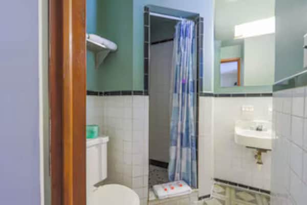 Foto van Gezellig appartement met 1 slaapkamer | Beaver WV - Vakantiehuis in Beaver WV - BathRoom