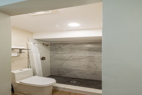 Foto van 1 tweepersoonsbed (queensize) | Rookvrij - Vakantiehuis in GRAND PRAIRIE, TX - BathRoom