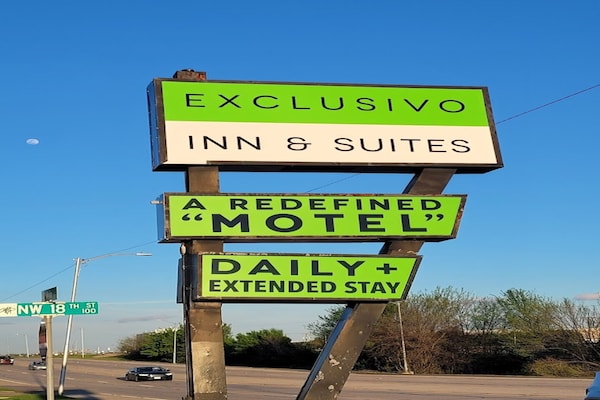 Foto van 1 tweepersoonsbed (queensize) | Rookvrij - Vakantiehuis in GRAND PRAIRIE, TX - ExteriorSummer
