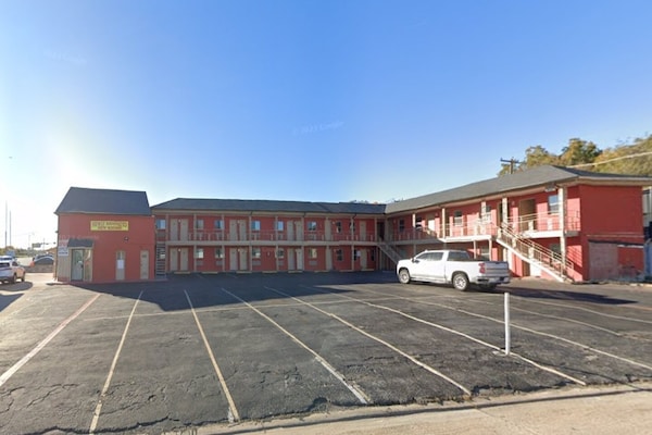 Foto van 1 tweepersoonsbed (queensize) | Rookvrij - Vakantiehuis in GRAND PRAIRIE, TX - ExteriorSummer