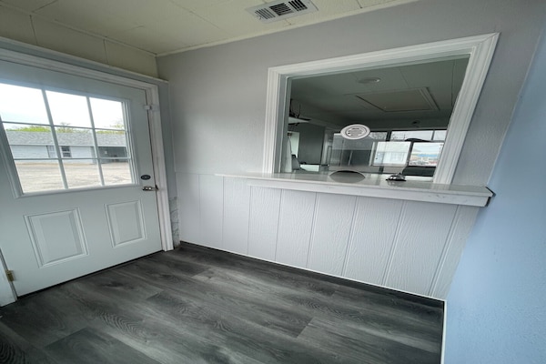 Foto van 1 tweepersoonsbed (queensize) | Rookvrij - Vakantiehuis in GRAND PRAIRIE, TX - HallReception