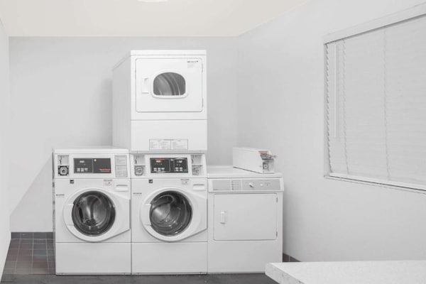 Foto van Premium Junior Kamer met Queensize Bed, Nsmk - Vakantiehuis in Barstow CA - Facilities