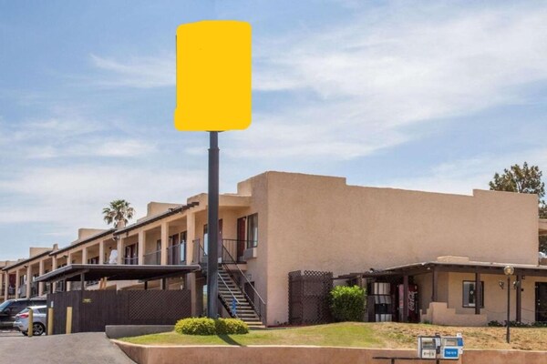 Foto van Premium Junior Kamer met Queensize Bed, Nsmk - Vakantiehuis in Barstow CA - ExteriorSummer