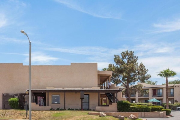 Foto van Premium Junior Kamer met Queensize Bed, Nsmk - Vakantiehuis in Barstow CA - ExteriorSummer