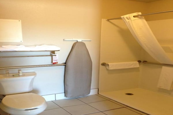 Foto van Premium Junior Kamer met Queensize Bed, Nsmk - Vakantiehuis in Barstow CA - BathRoom