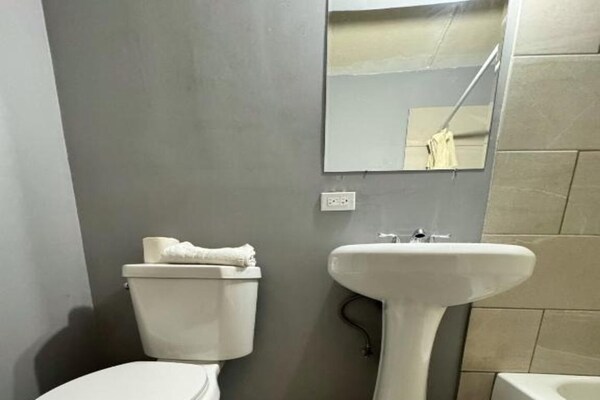 Foto van Premium Queensize Bed Niet Roken - Vakantiehuis in Chicago IL - BathRoom