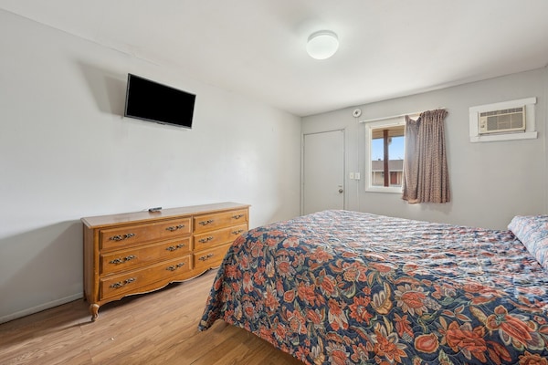 Foto van Tweepersoonsbed (queensize) | Roken mogelijk | Flint MI - BedRoom