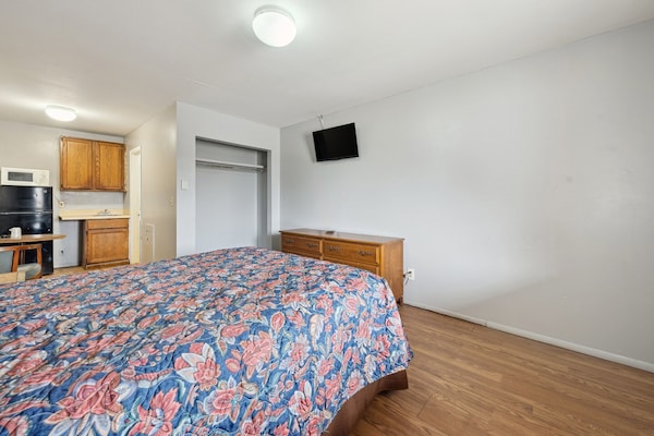 Foto van Tweepersoonsbed (queensize) | Roken mogelijk | Flint MI - BedRoom