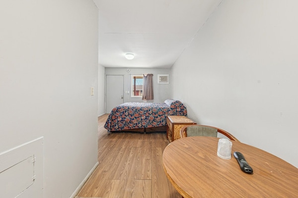 Foto van Tweepersoonsbed (queensize) | Roken mogelijk | Flint MI - BedRoom
