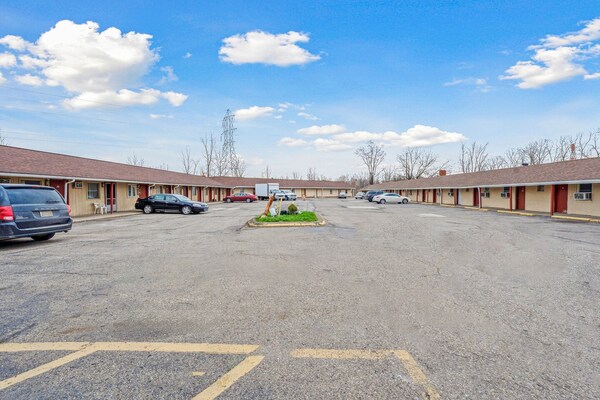 Foto van Tweepersoonsbed (queensize) | Roken mogelijk | Flint MI - parking