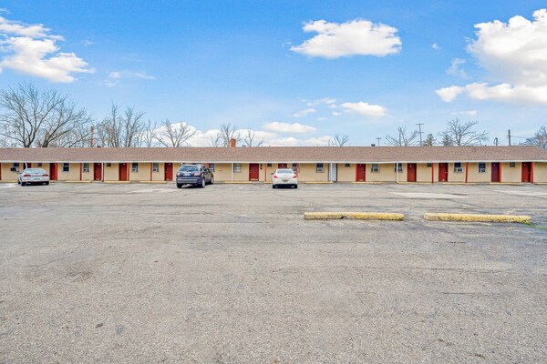 Foto van Tweepersoonsbed (queensize) | Roken mogelijk | Flint MI - parking