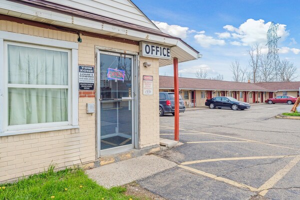 Foto van Queen Bed Niet Roken - Vakantiehuis in Flint MI - HallReception