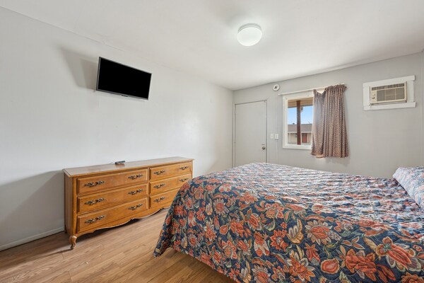 Foto van Queen Bed Niet Roken - Vakantiehuis in Flint MI - BedRoom