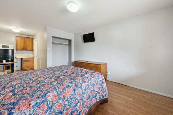 Foto van Queen Bed Niet Roken - Vakantiehuis in Flint MI - BedRoom
