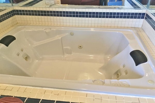 Foto van 2 Dubbele Bedden Niet Roken - Vakantiehuis in Fulton, MO - BathRoom