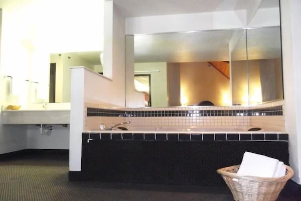 Foto van 2 Dubbele Bedden Niet Roken - Vakantiehuis in Fulton, MO - BathRoom