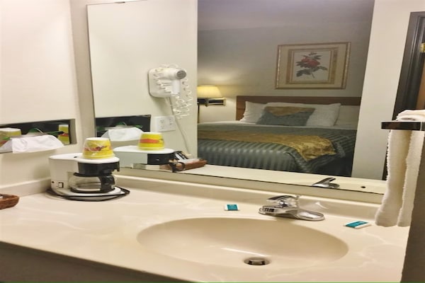 Foto van 2 Dubbele Bedden Niet Roken - Vakantiehuis in Fulton, MO - BathRoom