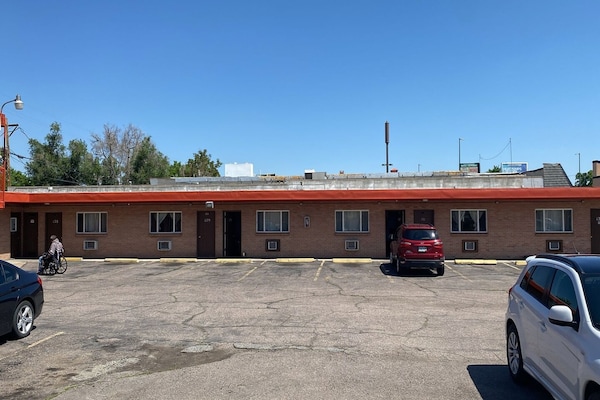 Foto van Queen Suite - Niet-roken - Vakantiehuis in Englewood CO - ExteriorSummer