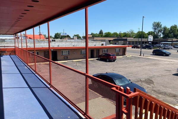 Foto van Queen Suite - Niet-roken - Vakantiehuis in Englewood CO - ExteriorSummer