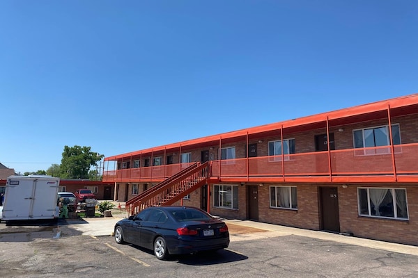 Foto van Queen Suite - Niet-roken - Vakantiehuis in Englewood CO - ExteriorSummer