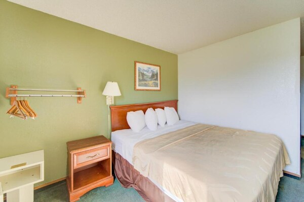 Foto van Queensize bed|Smk|Kingdom City, MO - Vakantiehuis in Kingdom City, MO - BedRoom