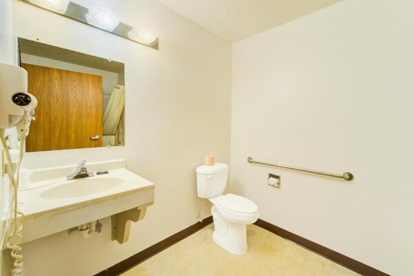 Foto van Queensize bed|Smk|Kingdom City, MO - Vakantiehuis in Kingdom City, MO - BathRoom