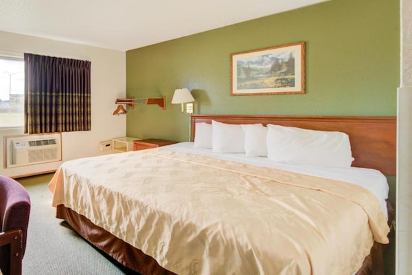 Foto van Queensize bed|Smk|Kingdom City, MO - Vakantiehuis in Kingdom City, MO - BedRoom
