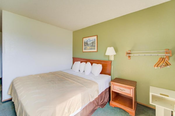 Foto van Queensize bed|Smk|Kingdom City, MO - Vakantiehuis in Kingdom City, MO - BedRoom