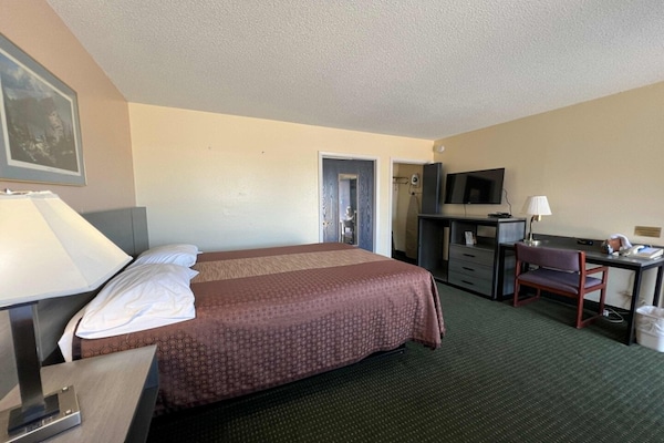 Foto van Queen Bed Toegankelijk Niet Roken - Vakantiehuis in Marysville, KS - BedRoom