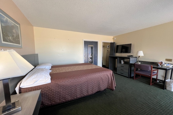 Foto van Queen Bed Toegankelijk Niet Roken - Vakantiehuis in Marysville, KS - BedRoom