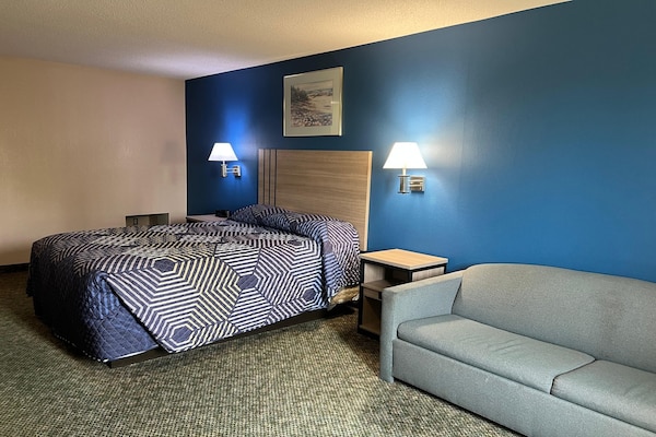 Foto van Queen Bed Niet Roken - Vakantiehuis in Marysville, KS - BedRoom