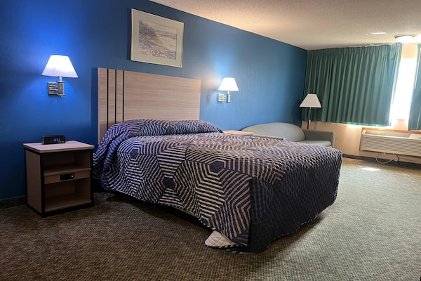 Foto van Queen Bed Niet Roken - Vakantiehuis in Marysville, KS - BedRoom