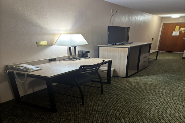 Foto van Queen Bed Niet Roken - Vakantiehuis in Marysville, KS - BedRoom