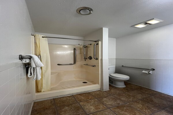Foto van Queen Bed Niet Roken - Vakantiehuis in Marysville, KS - BathRoom