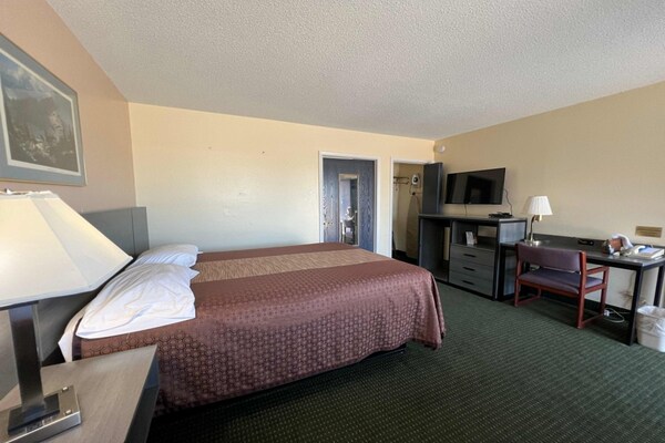 Foto van Queen Bed Niet Roken - Vakantiehuis in Marysville, KS - BedRoom