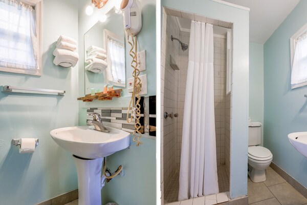 Foto van Queensize bed|Smk|Natuurlijke brug - Vakantiehuis in Natural Bridge, VA - BathRoom