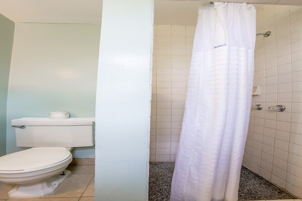 Foto van Queensize bed|Smk|Natuurlijke brug - Vakantiehuis in Natural Bridge, VA - BathRoom