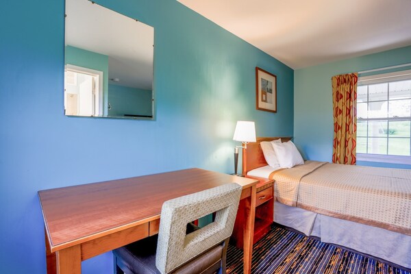 Foto van Queen Bed Niet Roken - Vakantiehuis in Natural Bridge, VA - BedRoom