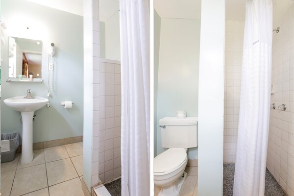 Foto van Queen Bed Niet Roken - Vakantiehuis in Natural Bridge, VA - BathRoom