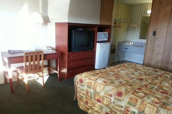 Foto van Queen Bed Niet Roken - Vakantiehuis in Natural Bridge, VA - BedRoom