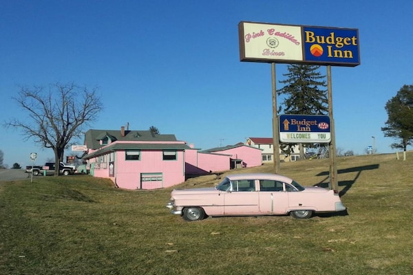 Foto van Queen Bed Niet Roken - Vakantiehuis in Natural Bridge, VA - ExteriorSummer