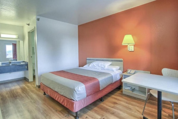 Foto van Queensize bed|Smk|New Cumberland, PA - Vakantiehuis in New Cumberland, PA - BedRoom