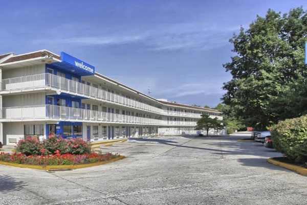 Foto van Queensize bed|Smk|New Cumberland, PA - Vakantiehuis in New Cumberland, PA - ExteriorSummer