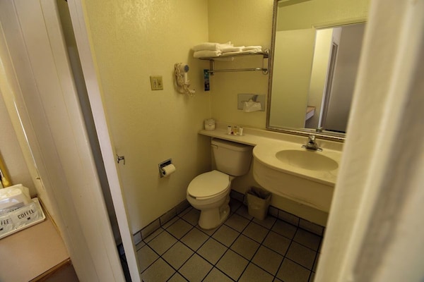 Foto van Queen Bed Niet Roken - Vakantiehuis in Pendleton OR - BathRoom
