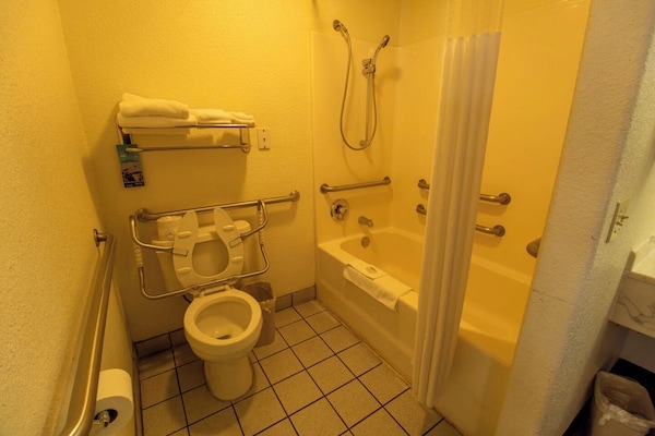 Foto van 2 Dubbele Bedden Niet Roken - Vakantiehuis in Pendleton OR - BathRoom